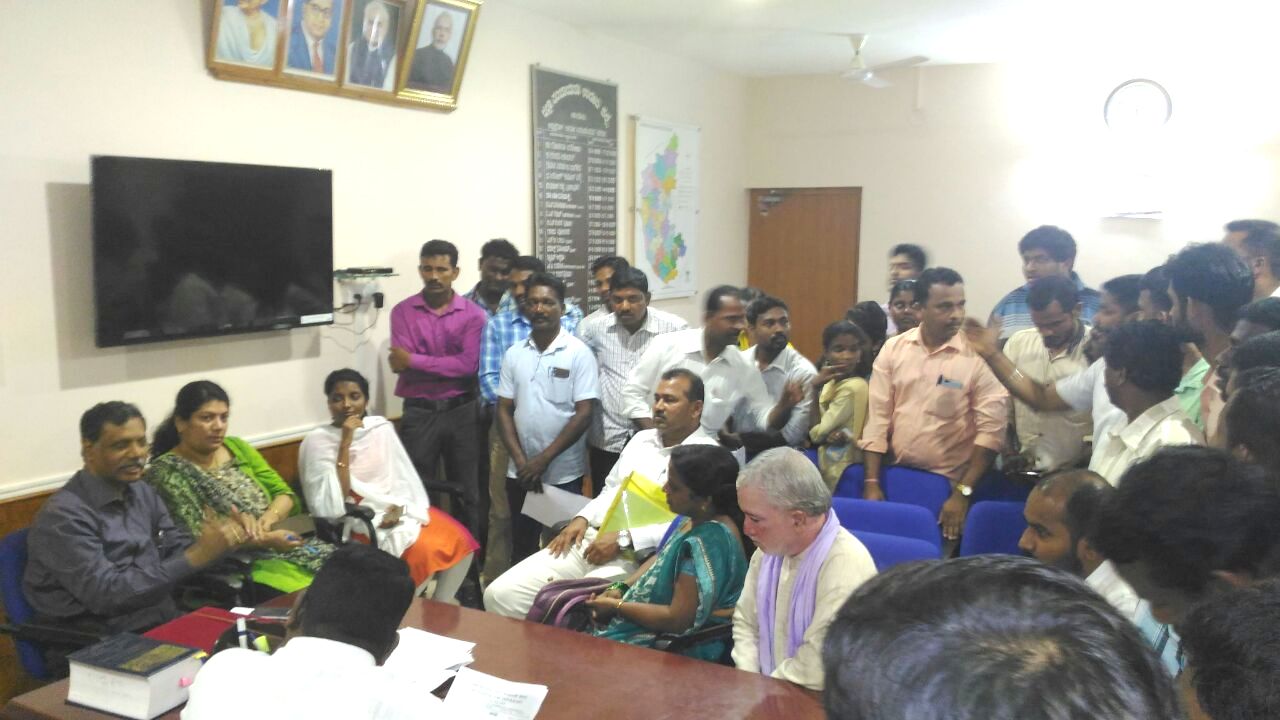 ಬೆಳೆ ಕಟಾವು ಸಮೀಕ್ಷೆಗೆ ಗ್ರಾಪಂ ನೌಕರರನ್ನು ಕೈಬಿಡಲು ಆಗ್ರಹಿಸಿ ಮನವಿ